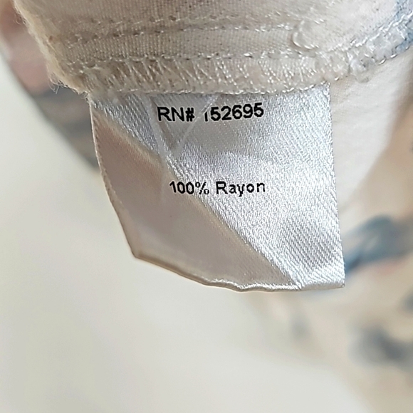 Q & A watercolor floral keyhole neck blouse - Picture 6 of 7